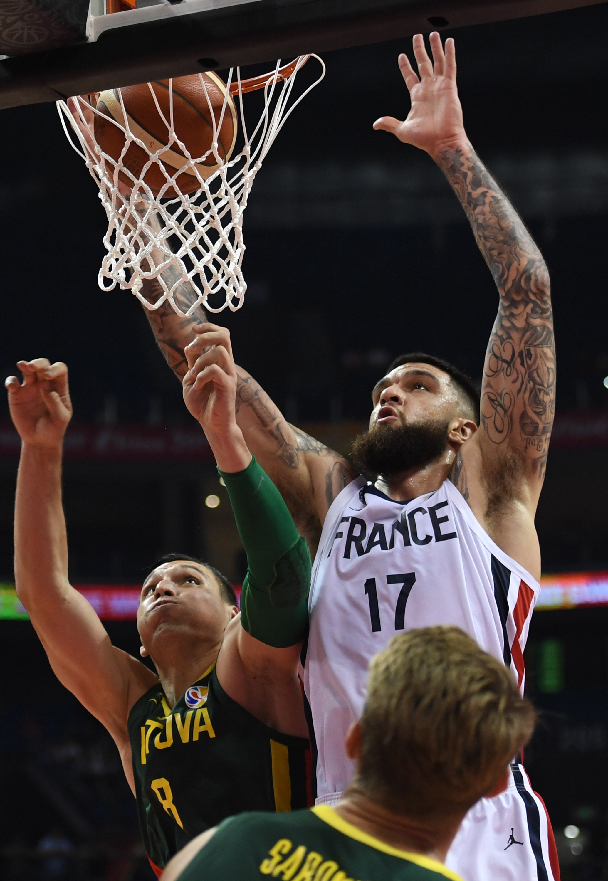 包含里尔发布备战花絮；冲刺阶段完成体检；欧篮联任务艰巨；身体对抗强度拉满的词条