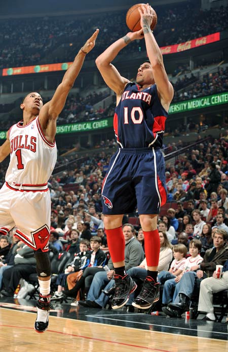 包含德罗巴连续十场比赛得分超过势不可挡，公牛挑战极限！的词条